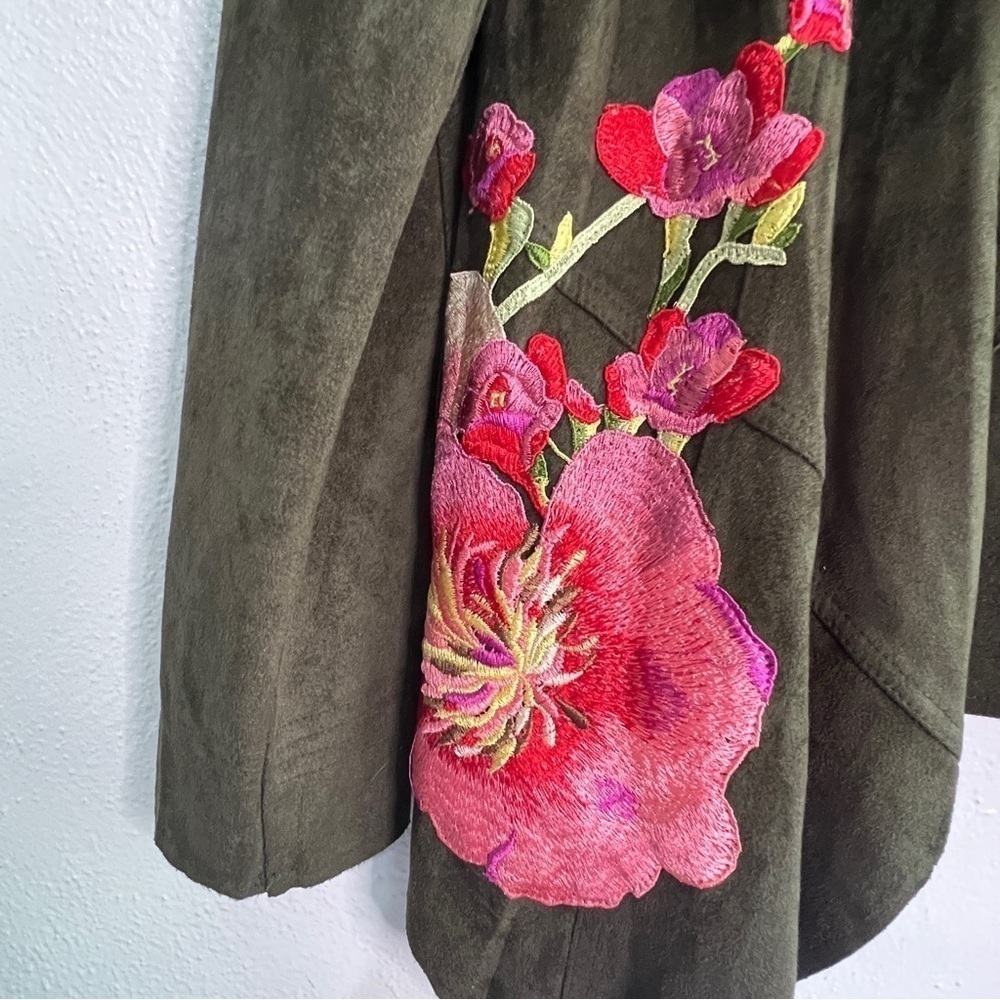 V CRISTINA OLIVE FAUX SUEDE  EMBROIDERED LONG-SLEEVED CARDIGAN/JACKET SZ M, EUC. - Picture 5 of 7